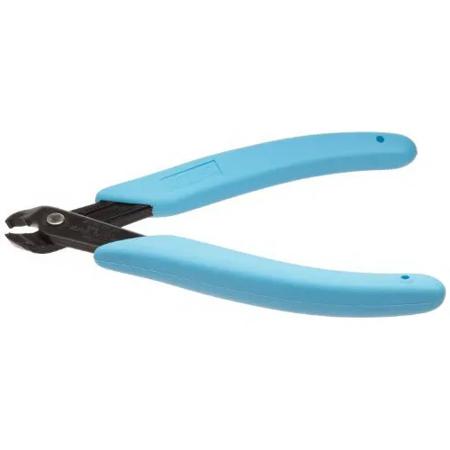 The image shown is representative of the product family and may not specifically be the individual item. The model 670 cut and crimp tool feature a slim profile (0.085 Inch) that allows access in high density areas and provides excellent sight lines f…